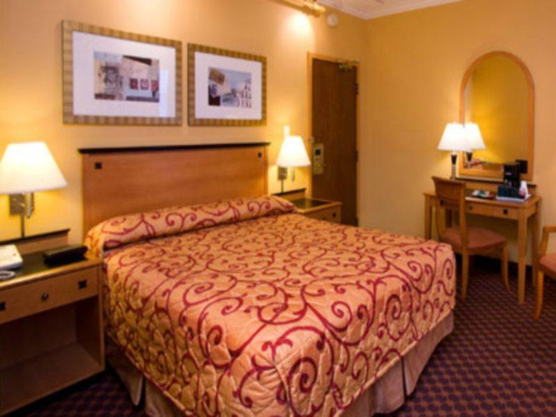 Howard Johnson By Wyndham Vancouver Downtown Esterno foto