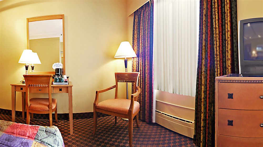 Howard Johnson By Wyndham Vancouver Downtown Esterno foto