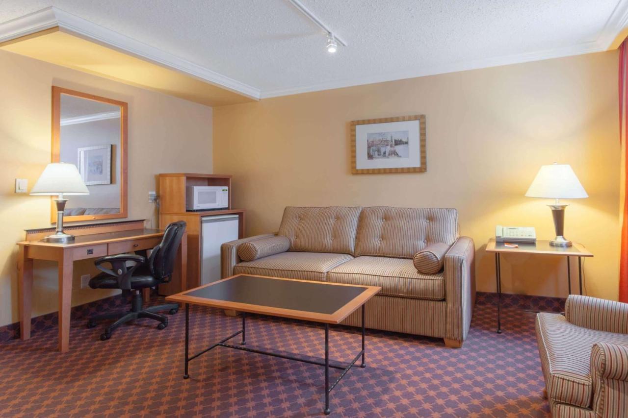 Howard Johnson By Wyndham Vancouver Downtown Esterno foto